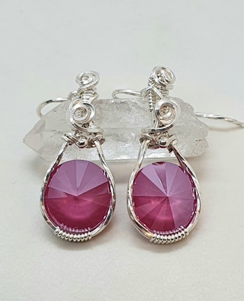 Örhängen Luscious Looops med Peony Pink Swarovski kristaller