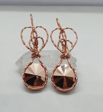 Örhängen Swirly Heart med Rose Gold Swarovski kristaller