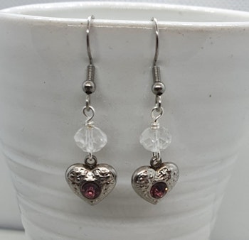 Örhängen Sparkling Heart Purple med facetterad bergkristall