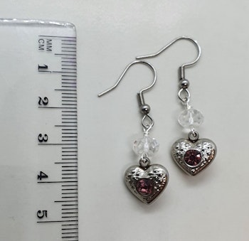 Örhängen Sparkling Heart Purple med facetterad bergkristall