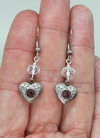 Örhängen Sparkling Heart Purple med facetterad bergkristall