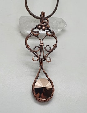 Halsband Luscious Loops Fantasy med Rose Gold Swarovski kristaller