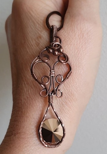 Halsband Luscious Loops Fantasy med Rose Gold Swarovski kristaller
