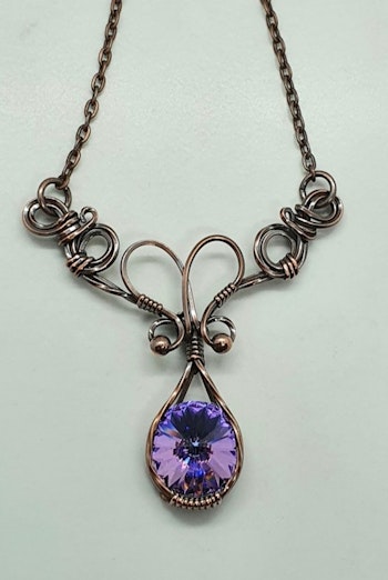 Halsband Luscious Loops Wings med Light Vitrail Swarovski kristall