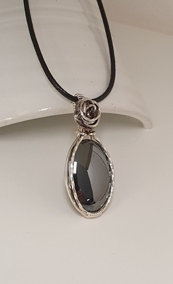 (Sålt) Halsband Rose i 925 sterlingsilver med hematit