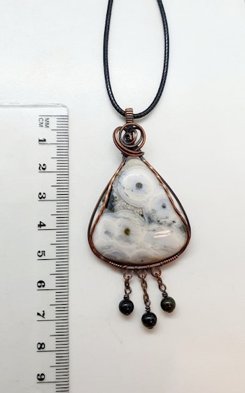 Halsband Simple Swirl Pearls med crazy lace agat och turmalinpärlor