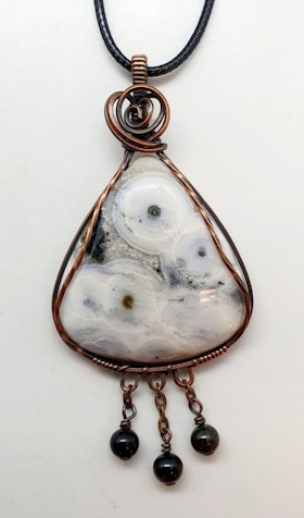Halsband Simple Swirl Pearls med crazy lace agat och turmalinpärlor