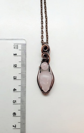 Halsband Luscious Loops Pearl med rosenkvarts