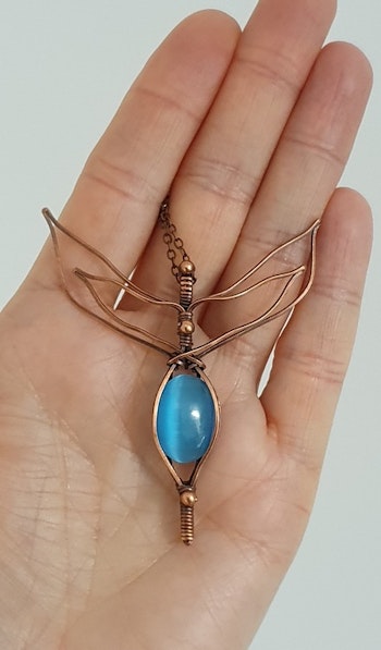 Halsband Dragonfly med turkos cat's eye