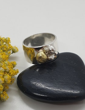Ring med 925 sterlingsilver- och guldkulor