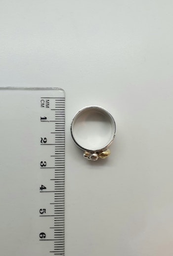 Ring med 925 sterlingsilver- och guldkulor