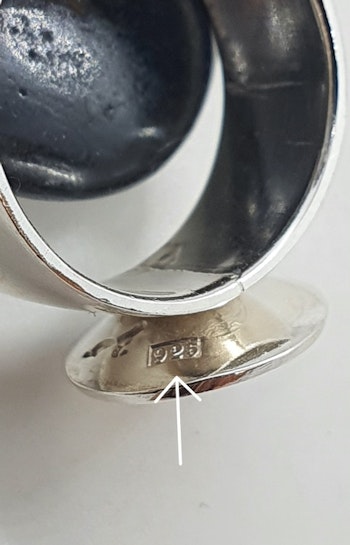 Ring i 925 sterlingsilver med guldkula