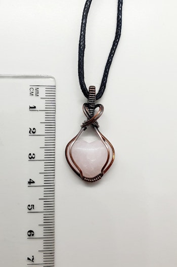 Halsband Classic Curves Heart i koppar med rosenkvarts