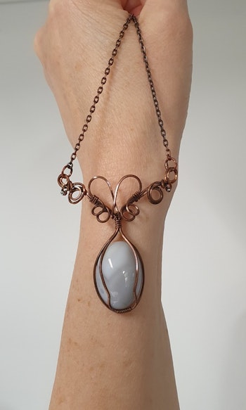 Halsband Luscious Loops Wings med agat