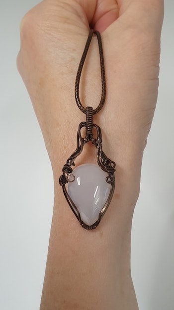 Halsband Luscious Loops med ljus agat