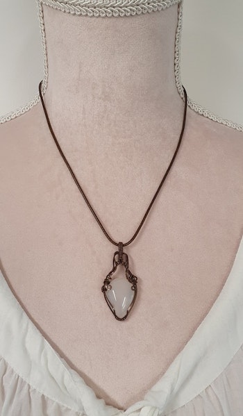 Halsband Luscious Loops med ljus agat