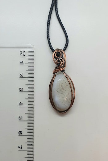 Halsband Luscious Loops med ljusgrå agat