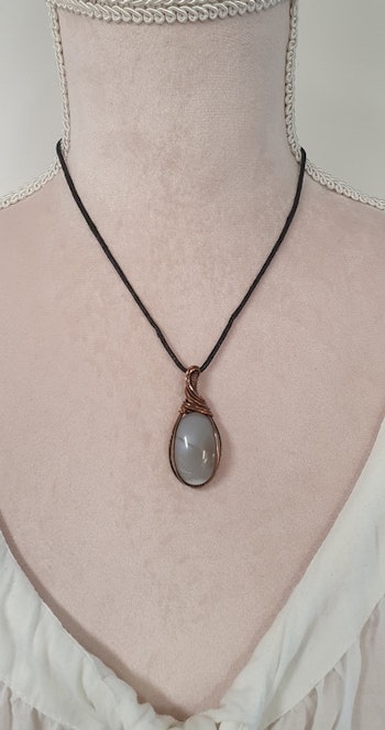 Halsband Swirly med grå agat