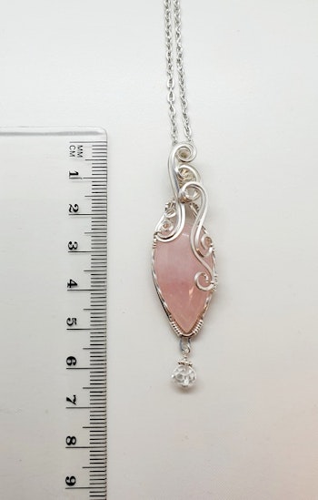 Halsband Luscious Loops Dangle i 925 sterlingsilver med rosenkvarts och facetterad bergkristall