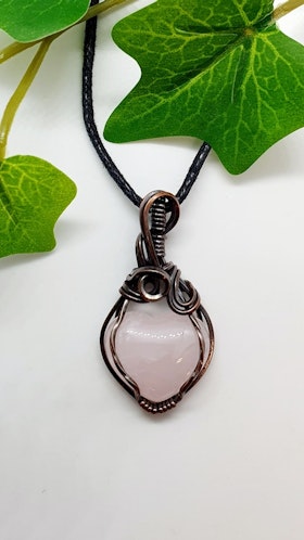 Halsband Luscious Loops Heart med rosenkvarts