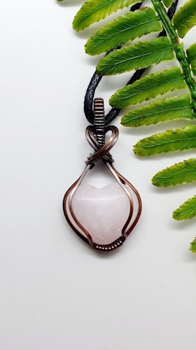Halsband Classic Curves Heart med rosenkvarts