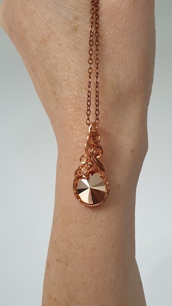 Halsband Luscious Loops med Rose Gold Swarovski kristall