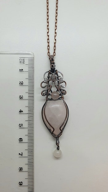 Halsband Delicate Design med rosenkvarts och månsten