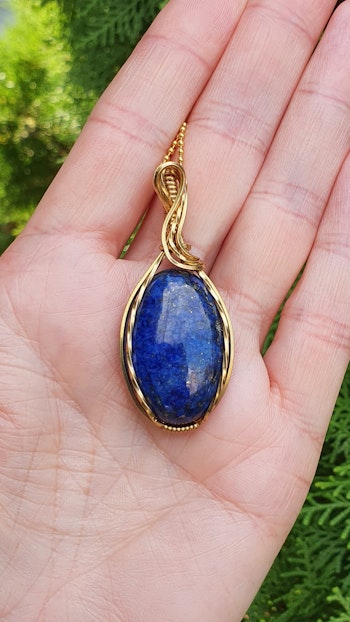 Halsband Swirly Heart med lapis lazuli