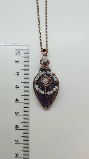 Halsband Magical Mandala med ametist och pärlor av rosenkvarts och facetterade regnbågsmånstenar