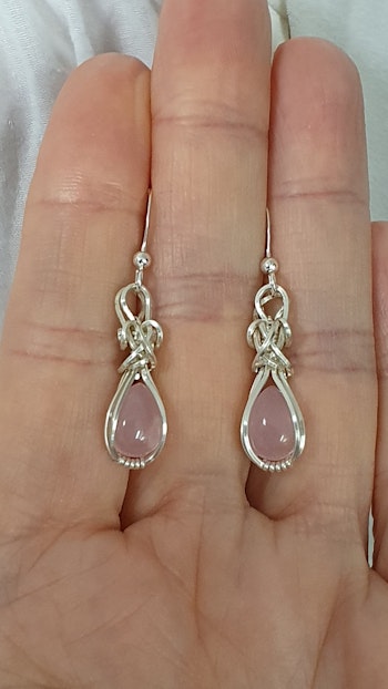 Örhängen Classic Curves i 925 sterlingsilver med rosa kalcedon
