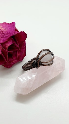 Ring i koppar med rosenkvarts