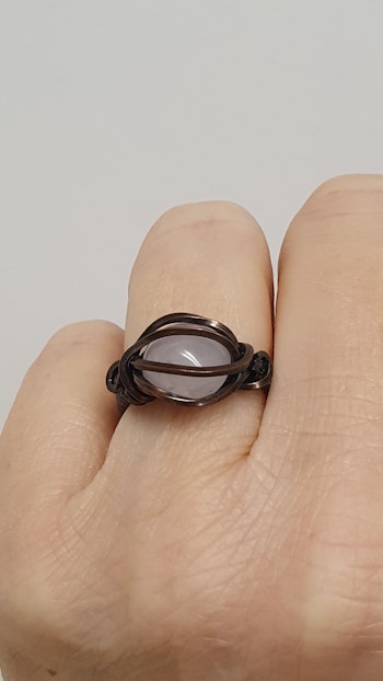 Ring i koppar med rosenkvarts
