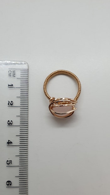 Ring i brons med rosenkvarts