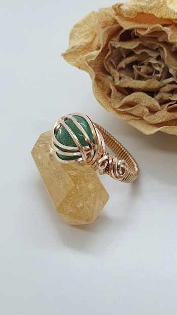 Ring i brons med grön aventurin