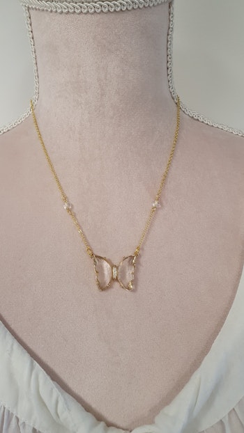 Halsband Butterfly med en glasberlock och pärlor av bergkristall