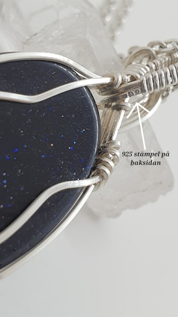 Halsband Swirly Swallow i 925 sterlingsilver med blå guldsten