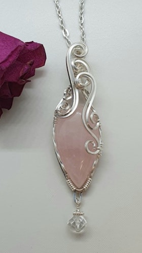 Halsband Luscious Loops Dangle i 925 sterlingsilver med rosenkvarts och facetterad bergkristall