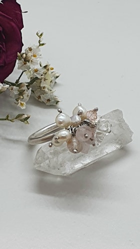 Ring i 925 sterlingsilver med pärlor