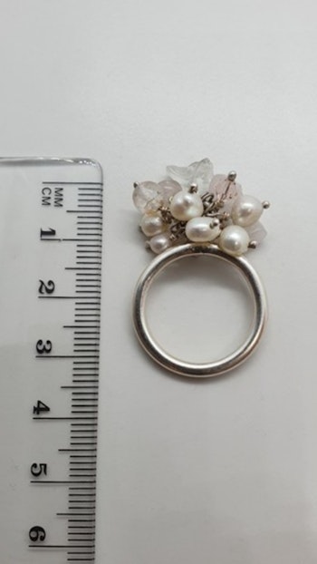 Ring i 925 sterlingsilver med pärlor
