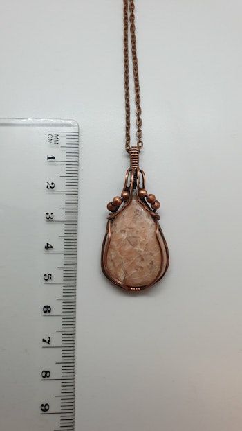 Halsband Swirly Pearls med rosa granit