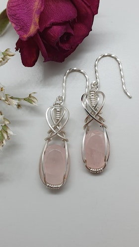Örhängen Classic Curves i 925 sterlingsilver med rosenkvarts