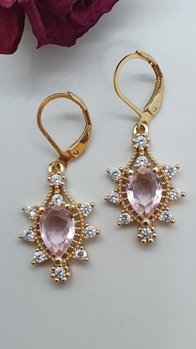 Örhängen med rosa facetterat glas