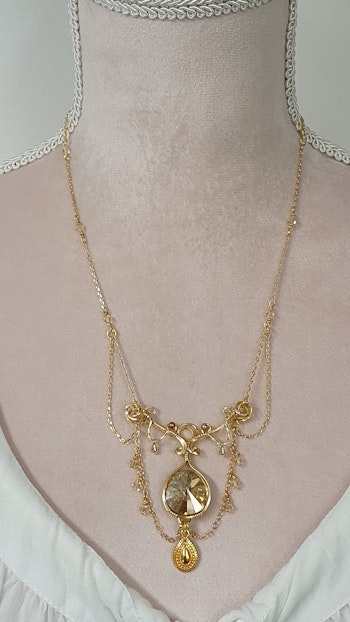 Halsband Enchanted Chains med Golden Shadow Swarovski kristaller