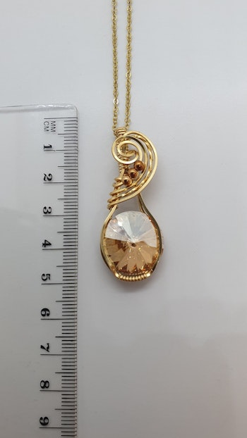 Halsband Swirly med Golden Shadow Swarovski kristall