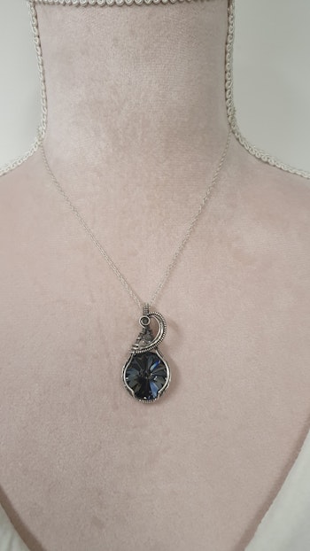 Halsband Swirly i 925 sterlingsilver med Graphite Swarovski kristall