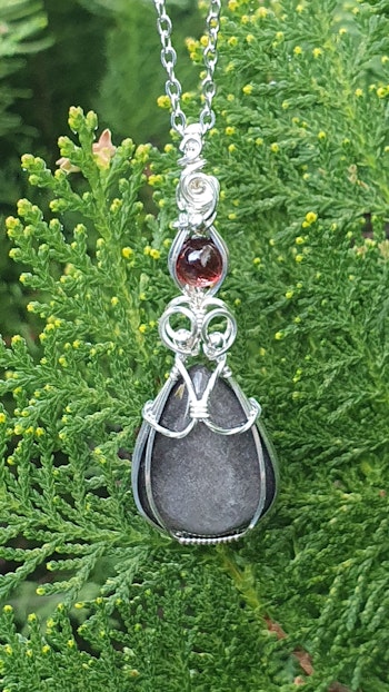 Halsband Delicious Double i 925 sterlingsilver med silver sheen obsidian och granat