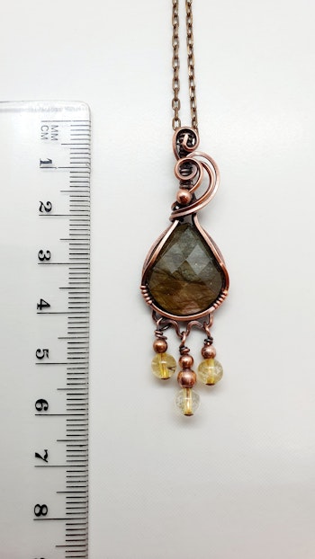 Halsband Dazzling Dangles med facetterad labradorit och citrinpärlor