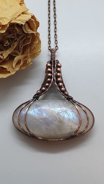 Halsband Swirly Pearls med belomorite månsten