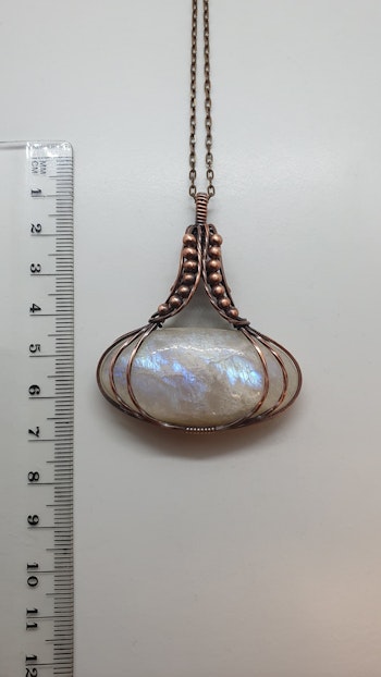 Halsband Swirly Pearls med belomorite månsten