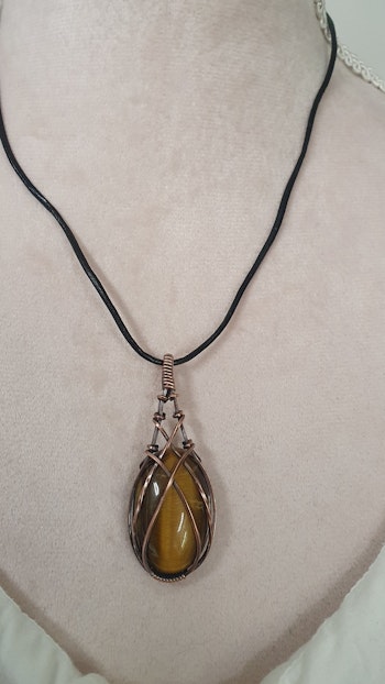 Halsband Criss Cross med tigeröga